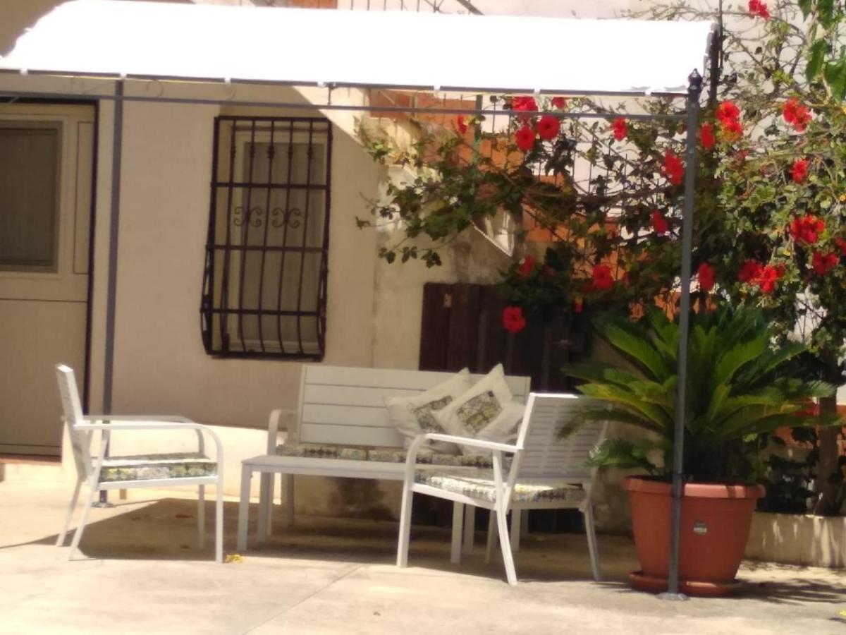 Casale Hibiscus Villa Santa Maria Del Focallo Buitenkant foto
