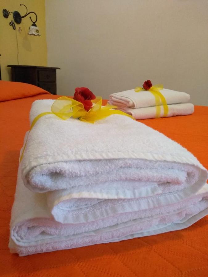 Casale Hibiscus Villa Santa Maria Del Focallo Buitenkant foto